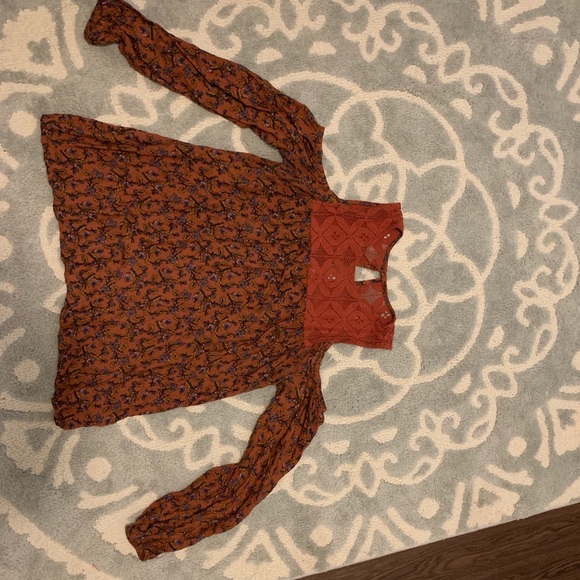 Top - Picture 2 of 2